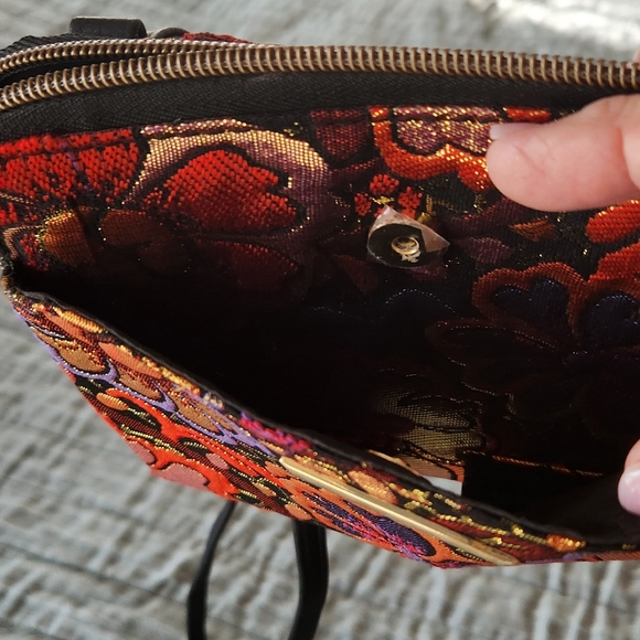 Floral Embroidered Crossbody Bag - Picture 5 of 5
